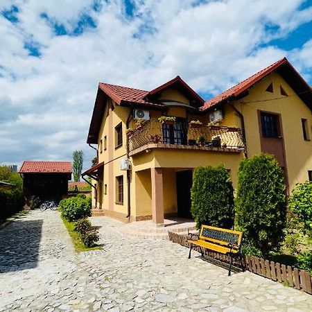 Leto House Apartment Targu Jiu Ngoại thất bức ảnh