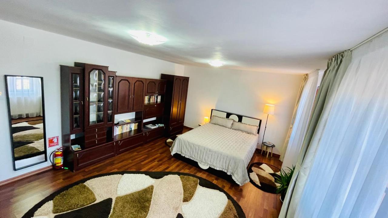 Leto House Apartment Targu Jiu Ngoại thất bức ảnh